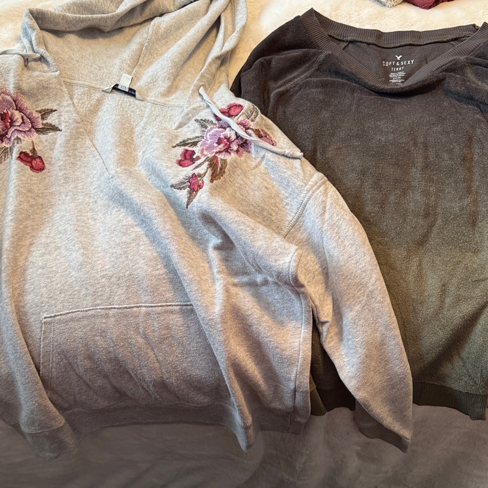 Women’s American Eagle Shirts